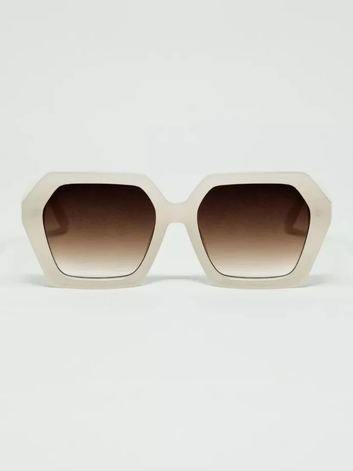 Q2 päikeseprillid Rectangular | White Translucent
